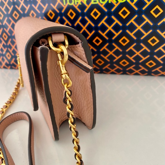 🎊SOLD🌸NEW🌸Tory Burch Britten chain wallet with wristbands for carry/crossbody - Picture 8 of 15